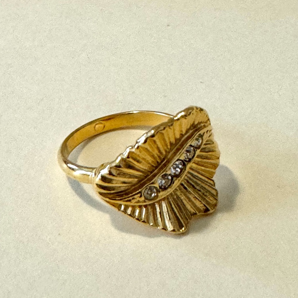 Gold wave ring